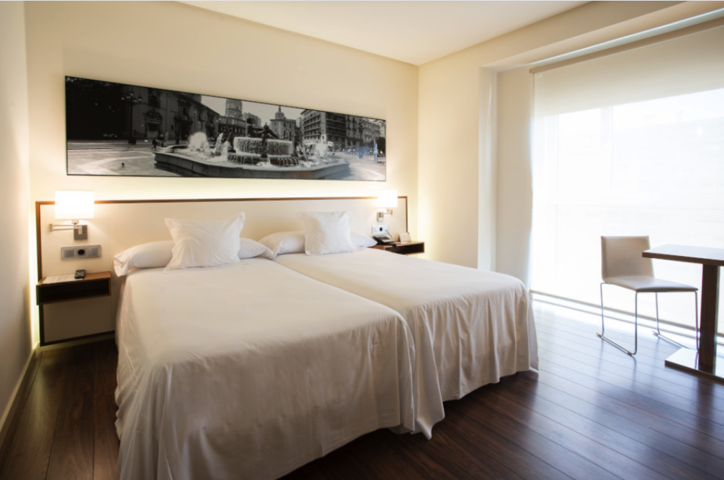 los_mejores_hoteles_para_alojarte_durante_las_fallas_de_valencia_2025